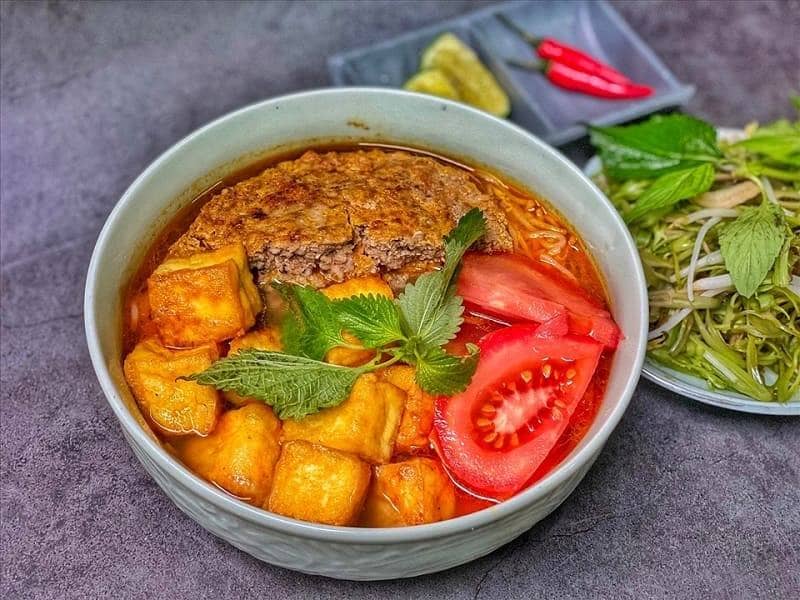 Kelezatan Bún Riêu Sup Tomat Khas Vietnam