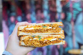 Kelezatan Fusion Noodle dan Roti Mie Aceh Sandwich